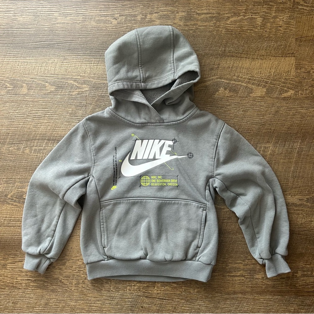 Nike Kids Gray Hoodie Hooded Sweatshirt Logo Small size 5 Preschool Toddler